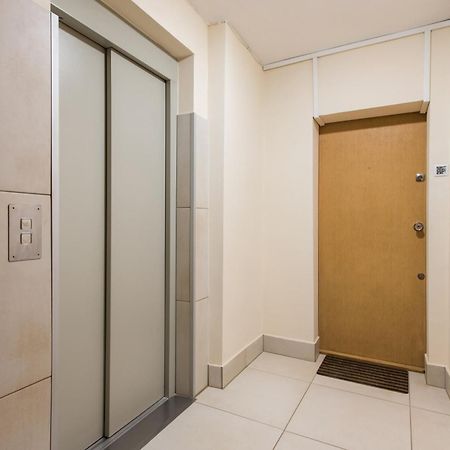 Room, Inflancka 19 ワルシャワ エクステリア 写真